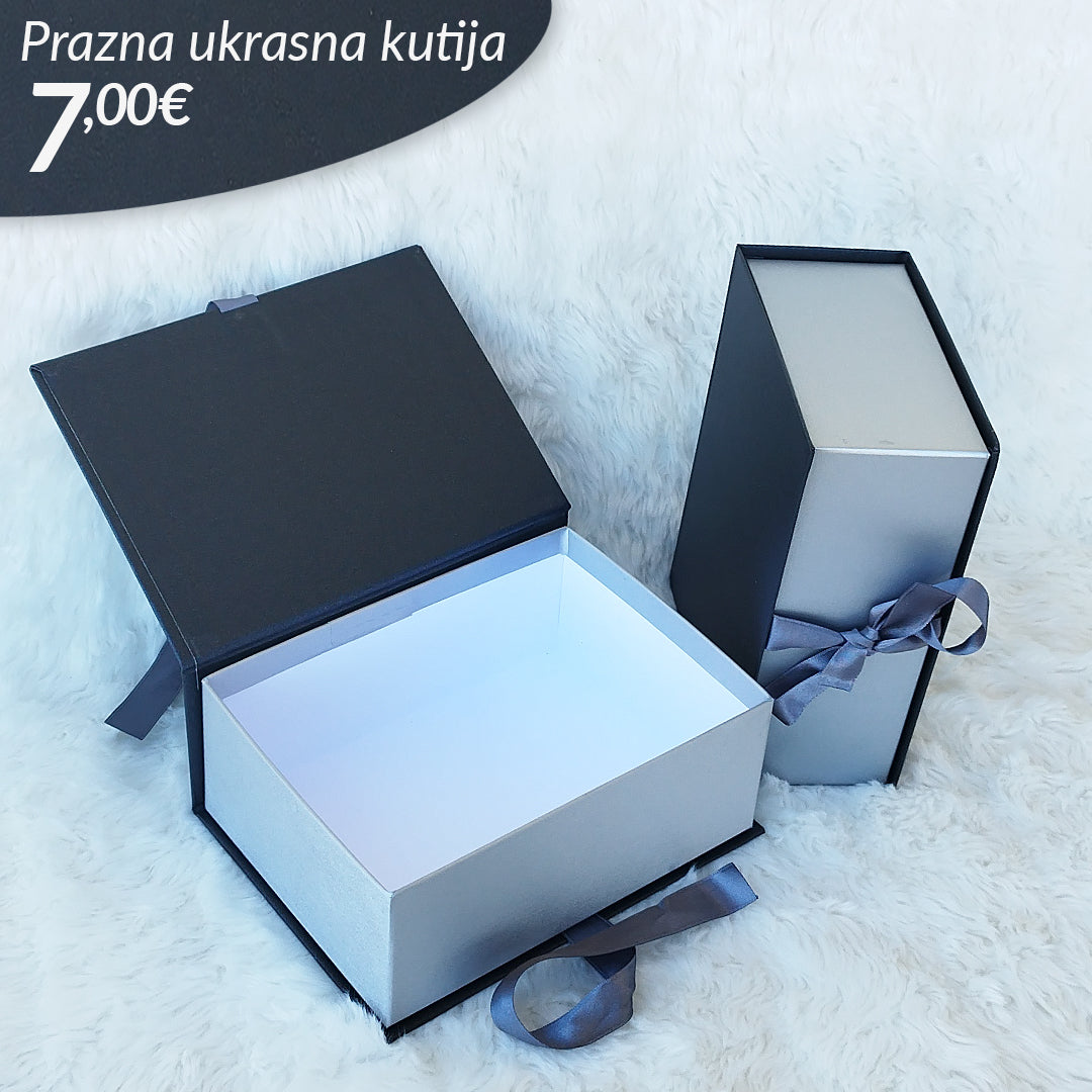 Srebrna ukrasna kutija sa mašnicom