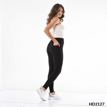 Crne ženske helanke slim fit sa tamnosivim prugama i visokim strukom, prikaz sa strane / pozadi