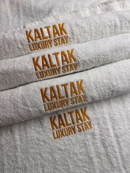 Bijeli peškir + vez po želji 💚