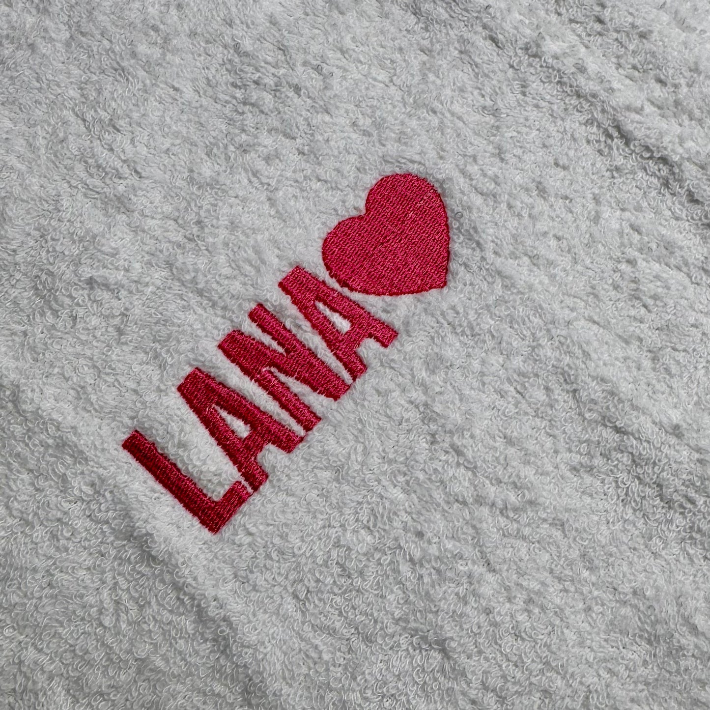 Bijeli peškir + vez po želji 💚